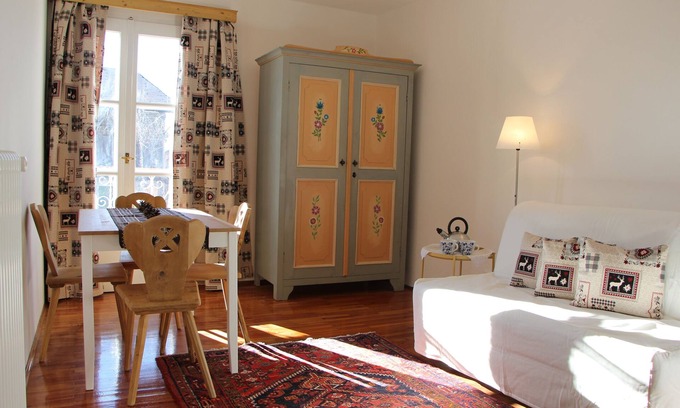 Malosco Apartment | Ocean View Retreat: STUBE 8 Casa Patrizia Rooms & Apartments
