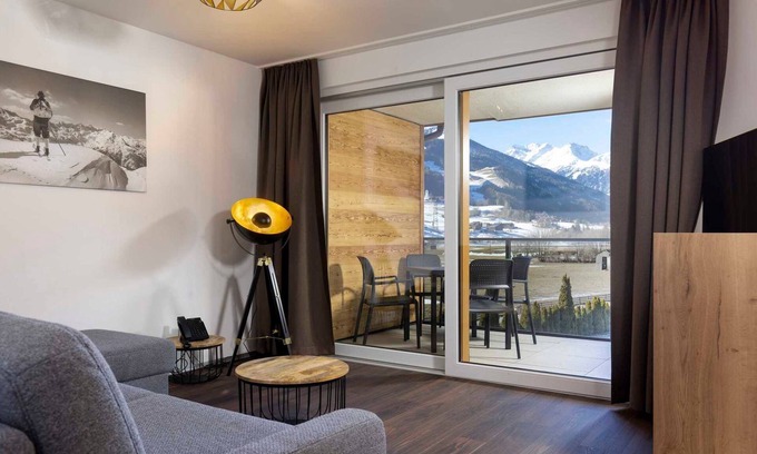 Seblas Apartment | Relaxing Apartment with Sauna at AlpenParks Montana