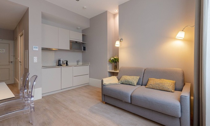 Limoges Apartment | Premium Apartment Suite with Private Bathroom & Breakfast