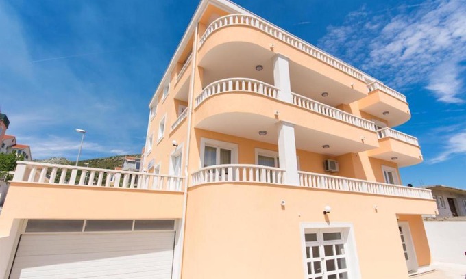 Trogir Apartment | Guest Rated 10/10 at Apartment Sunbreeze - Family Friendly!