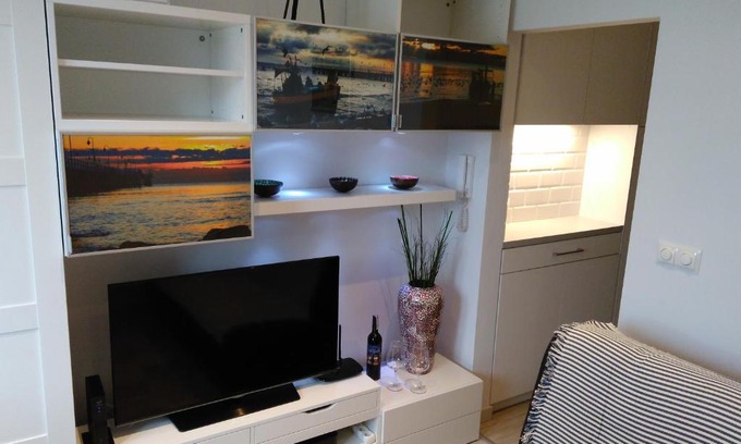 Srodmiescie Apartment | Exceptional Apartment Sunny Day in Gdynia's Heart