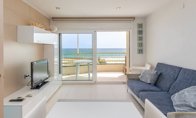 Platja d'Aro Apartment | Seaside Escape: Apartment 'Super Beach 2' with Balcony