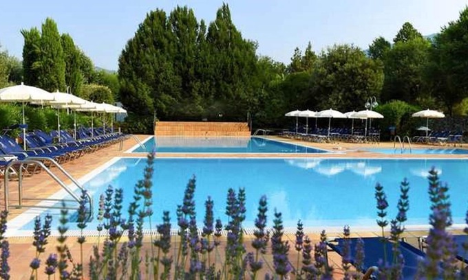 Iseo Apartment | Apartment surrounded by greenery with swimming pool