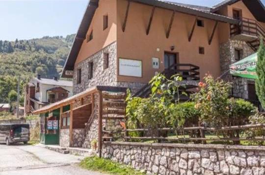 Mavrovo Apartment | Discover Apartment Suzana: Family-Friendly with Hot Tub