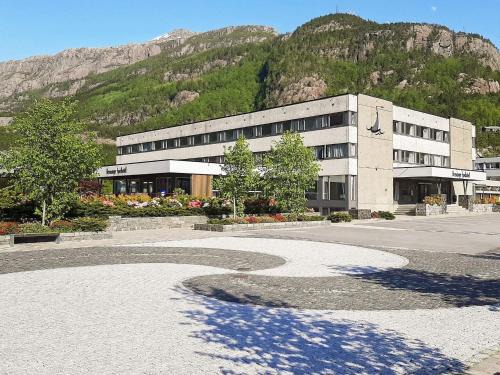 Svelgen Apartment | Family-Friendly Apartment Svelgen with Kitchen Access