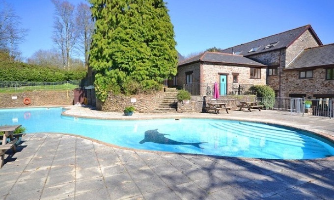 Ivybridge Apartment | Modern Apartment with Pool and Lake View near Kingsbridge