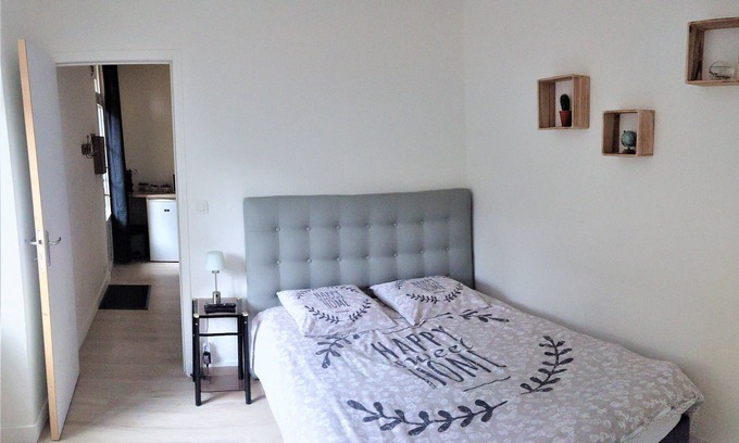 Vitre Apartment | Quiet T2 Apartment Le Cocöon with Kitchen & Breakfast