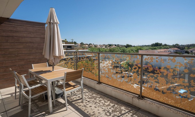 Le Cres Apartment | Cozy 'T2 Muses' Apartment with Private Terrace & Amenities
