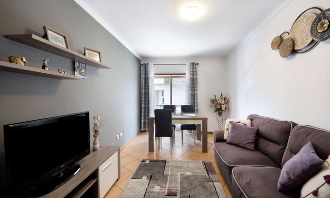 Gafanha da Nazare Apartment | Beachside Apartment with Ocean View and Shared Terrace