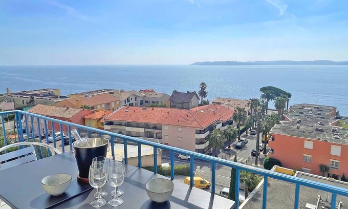 Sainte-Maxime City Centre Apartment | Seaside Apartment T3 with Breathtaking Views and Comforts