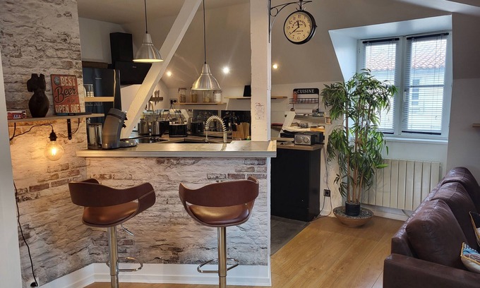 La Rochelle City Centre Apartment | Historic Center Apartment T3 with Terrace & Ocean View