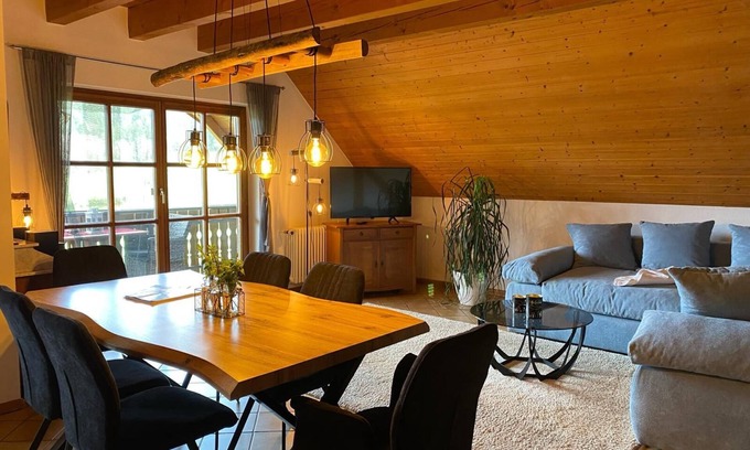 Seelbach Apartment | Apartment 'Talblick, 90qm' with Mountain View, Shared Garden and Wi-Fi