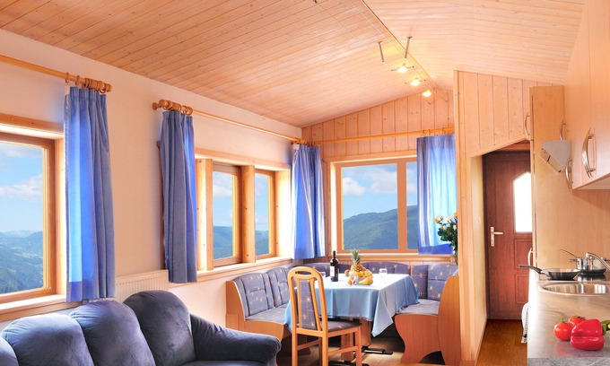 Molten Apartment | Experience Apartment Talblick: 10/10 Rating with Ocean Views