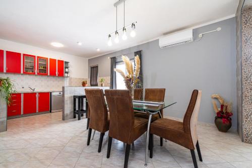 Slivnica Apartment | Highly Rated Apartment Thalia with Hot Tub & Pet Friendly