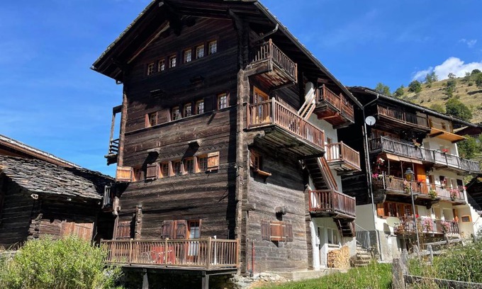 Hauderes Apartment | Inviting The Amethyst: Pet-Friendly Getaway with High Ratings