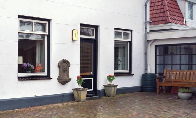 Huisduinen Apartment | Pet-Friendly Retreat at The Coast - Guests Rate 10/10