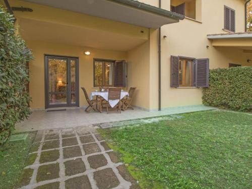 Sorano Apartment | Indulge in Apartment Thermae with Pool and Hot Tub