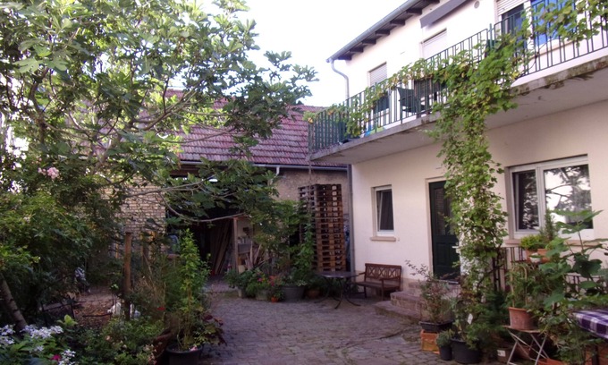 Neulussheim Apartment | Cozy Apartment with Courtyard Access and Breakfast Included