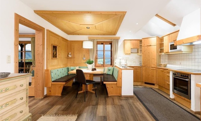 Hoetting Other | Inviting Apartment "Waldkönig" at Kasperhof Innsbruck
