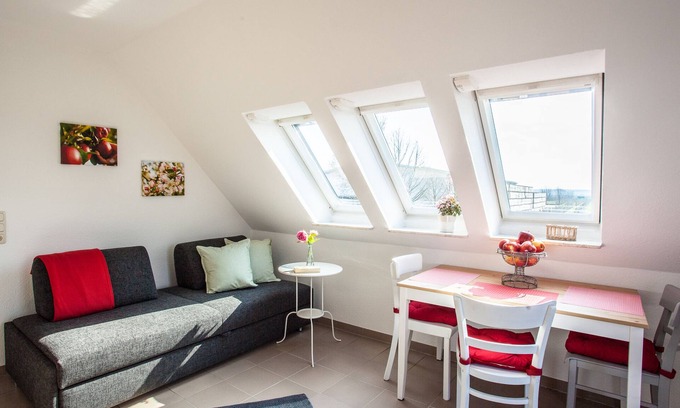 Ladekop Apartment | Cozy Apartment - Topaz 3-4 with Breakfast & Kitchen Access