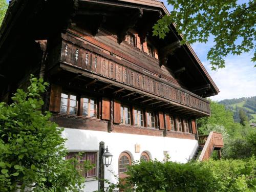 Zweisimmen Nr Gstaad Apartment | Family-Friendly Apartment Tree-Tops Chalet for Memorable Stays