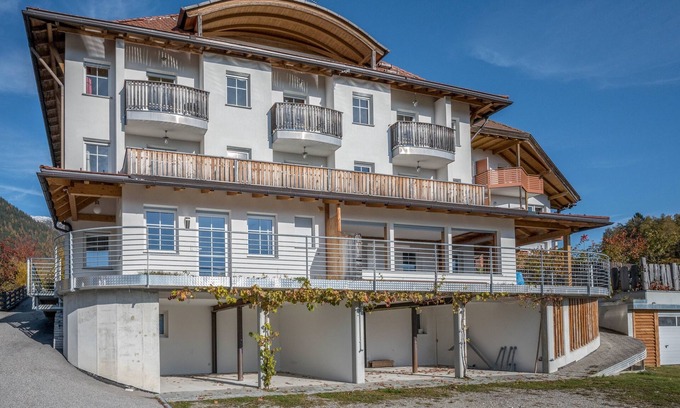 Terento Apartment | Scenic Apartment “Treyer 6 Typ B” with Balcony & Garden