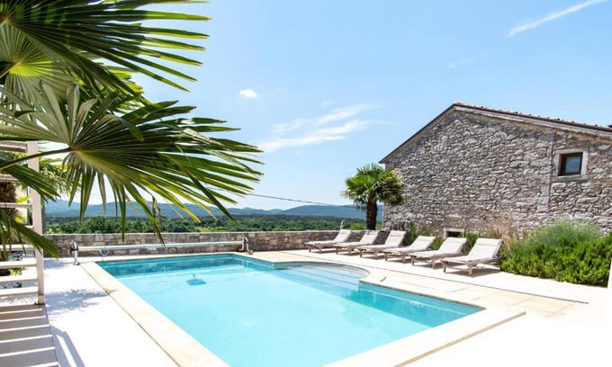 Tomaj Apartment | Discover Apartment Trieste HerMes arT with Oceanfront Views
