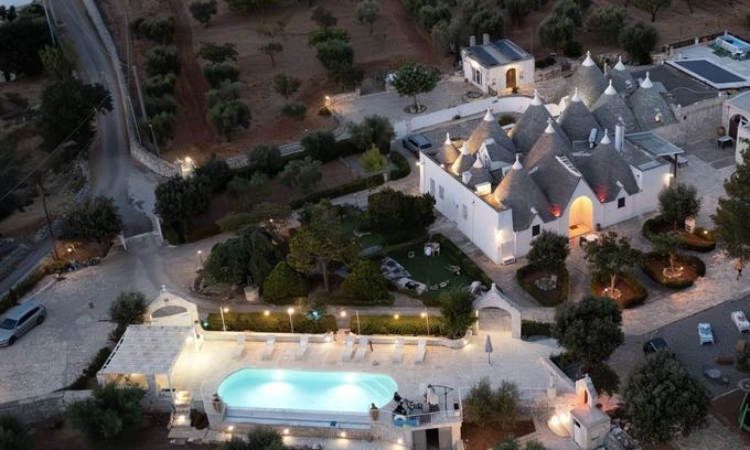 Specchiaruzzo Apartment | Trullo Suite in Masseria: Pet-Friendly Retreat with Pool