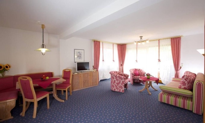 Tonbach Apartment | Cozy 1-Bedroom Apartment with Kitchen and Breakfast Included