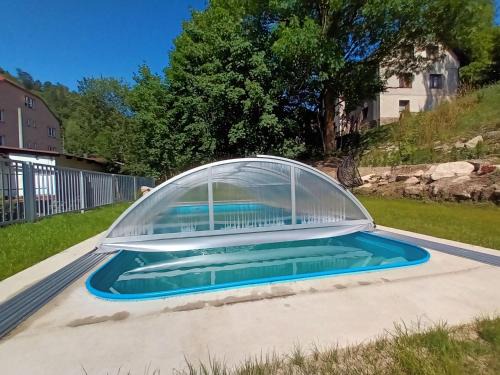 Desna Apartment | Family-Friendly Apartment U Dzina-3 with Pool Access