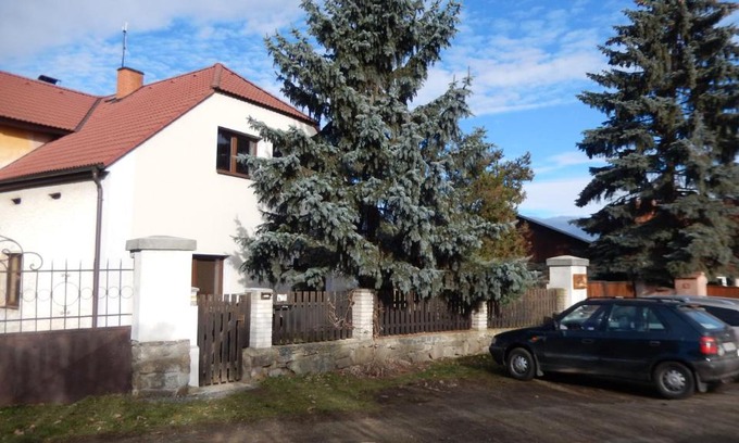 Knovice Apartment | Child-Friendly Apartment U Lochů with High Guest Ratings