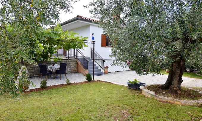 Savudrija Apartment | Cozy Apartment in Umag-Savudrija with Garden & Ocean Views