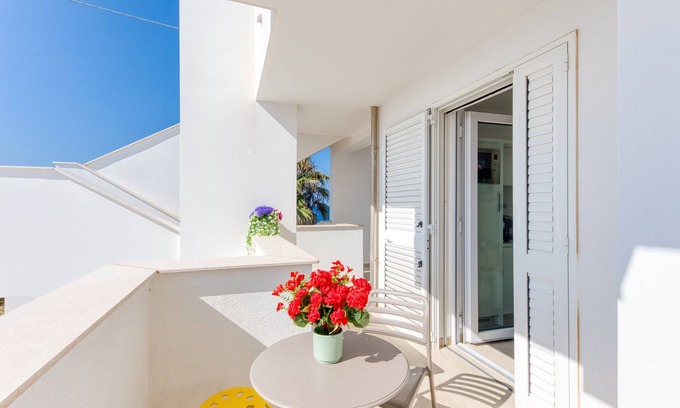 Torre San Giovanni Apartment | Apartment 'Unit 1' with Air Conditioning