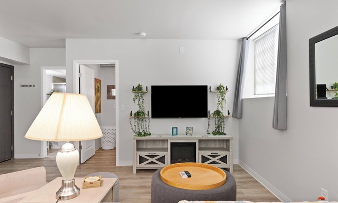 New Center Detroit Apartment | Guest Rated 10/10: Midtown Detroit Apartment with Kitchen
