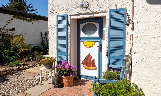 Kroeslin Apartment | Top-Rated Ocean View Apartment Uns Schün for Family Getaways