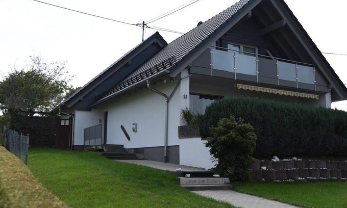Elsoff Apartment | Family-Friendly Apartment Unter den Eichen with Great Amenities