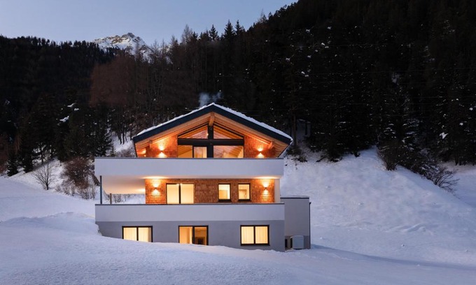Pettneu am Arlberg Apartment | Family-Friendly Apartment Varadies - Guest Rated 9.8/10