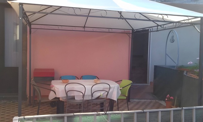 Puntalazzo Apartment | Apartment 'Vecchio Forno - Puntalazzo' with Sea View, Wi-Fi and Air Conditioning