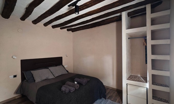 Guejar Sierra Apartment | Apartment 'Veleta' with Mountain Views, Wi-Fi and Air Conditioning