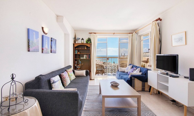 Armacao de Pera Apartment | Seaside Apartment 'Vieira À Beira Mar' with Balcony & Wi-Fi