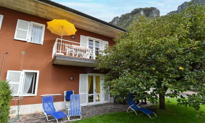 Vesta Apartment | Oceanfront Apartment Villa Laura: Family-Friendly Retreat