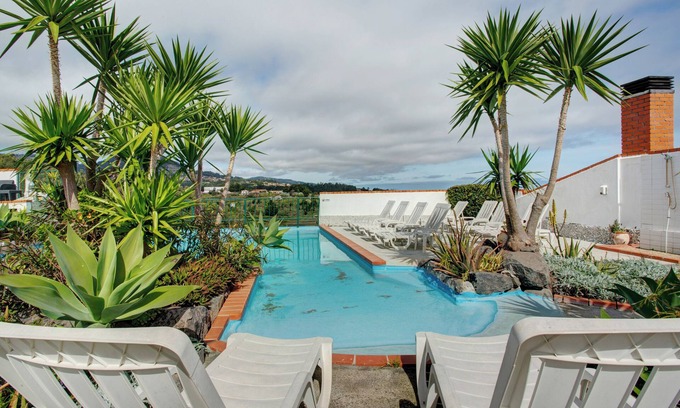 Canico Apartment | Apartment 'Villa Pool Front' with Mountain View, Shared Pool and Wi-Fi