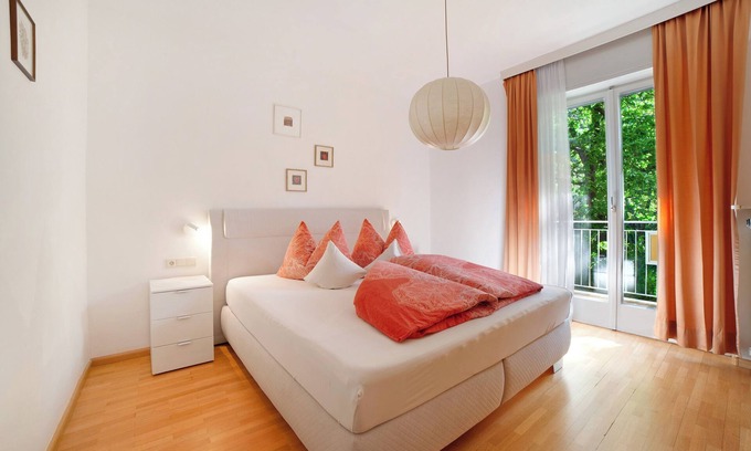 Merano Apartment | Villa Sabine - Edith: Pet-Friendly Retreat with Mountain View