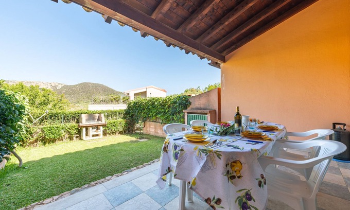 Chia Apartment | Apartment 'Villetta Stella' with Private Terrace, Wi-Fi and Air Conditioning