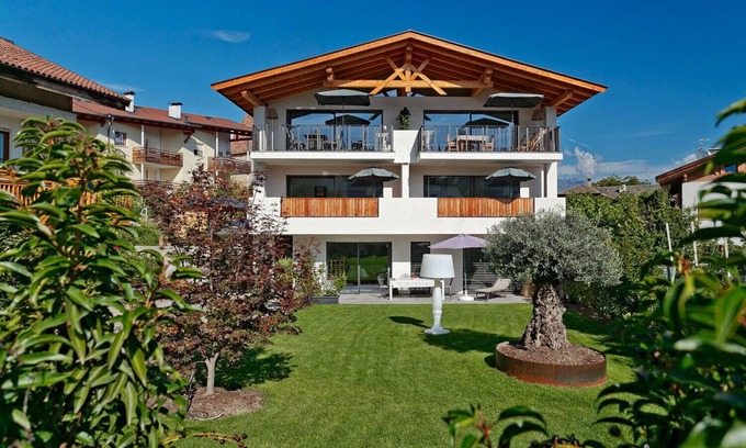 Tesimo Apartment | Top-Rated "Vinum - Schlosserhaus 31" with Terrace & Views