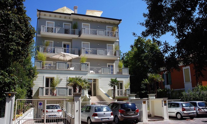 Cattolica Apartment | Cozy Apartment Viola - 5 Min Walk to the Beach!