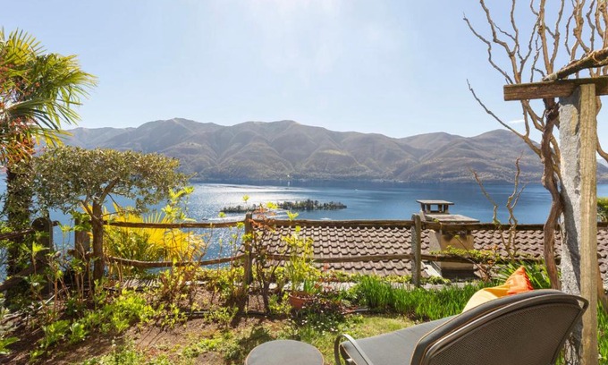 Porto Ronco Apartment | Pet-Friendly Apartment Vista Isole di Brissago Awaits You