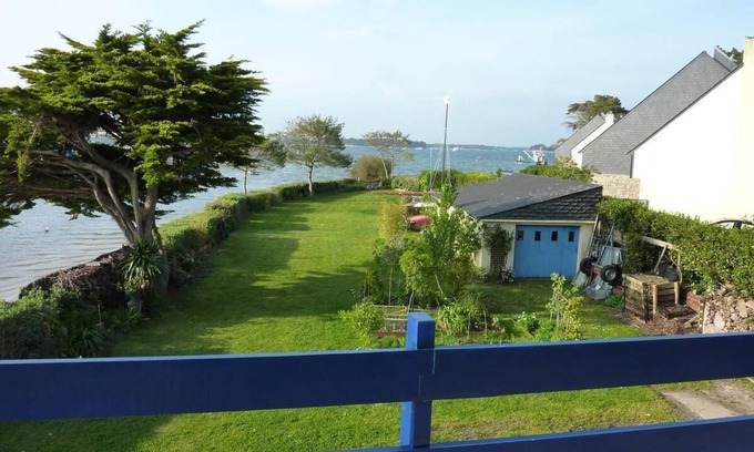 Locmariaquer Apartment | Sea View Apartment with Private Terrace and Garden