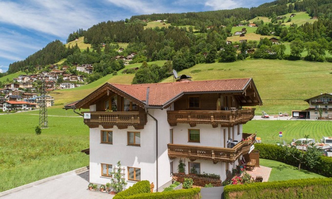 Ramsau im Zillertal Apartment | Inviting Apartment with Balcony and Scenic Views