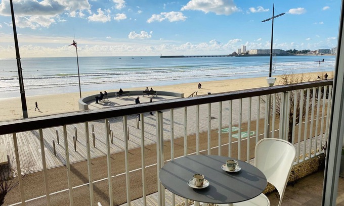Les Sables d'Olonne Apartment | Oceanfront Apartment Les Sables-d'Olonne - 10/10 Rated Stay